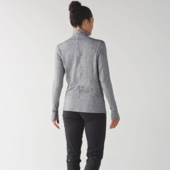 Gorgeous Lululemon Turtleneck Size 4 - Picture 4 of 12